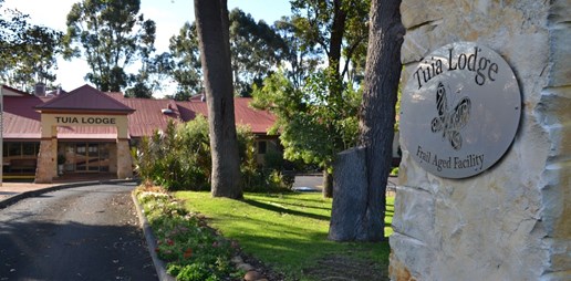 Tuia Lodge exterior.JPG